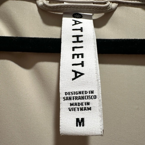Athleta Urbanite Beige Shirt size Medium - Picture 7 of 8